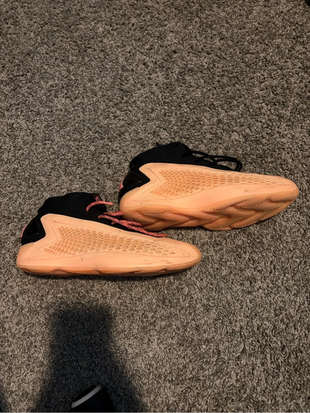 AE 1 Basketball Shoes